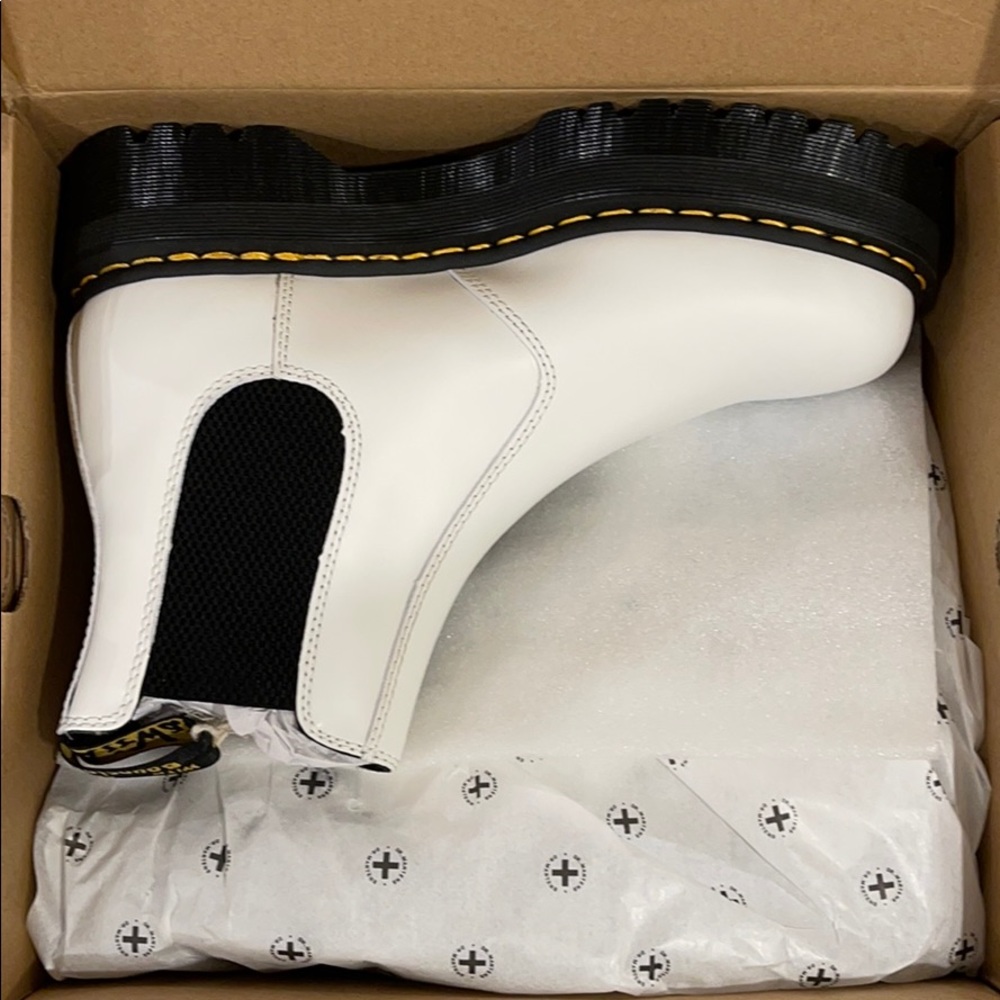 NWT Dr. Martin Chelsea Platform White